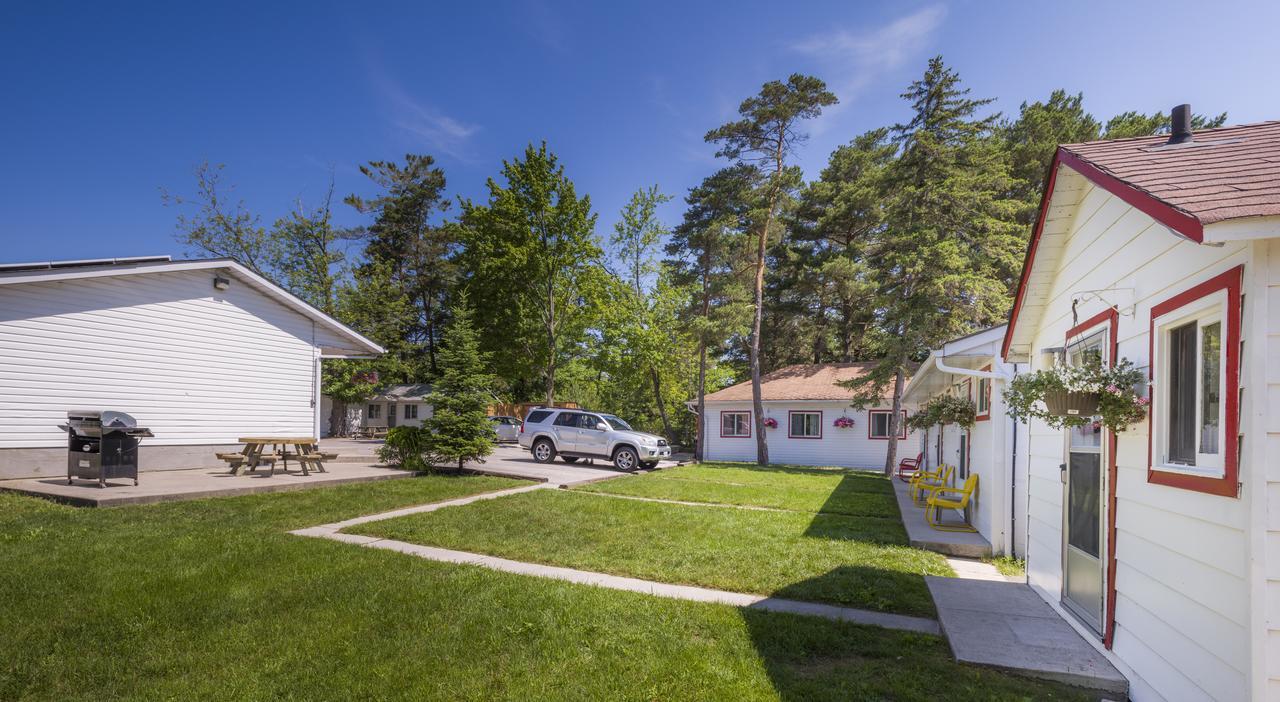 واساغا بيتش Hollywood Cottages المظهر الخارجي الصورة